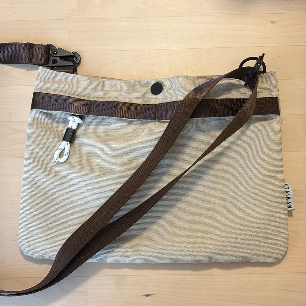Like new - TAIKAN sacoche bag crossbody